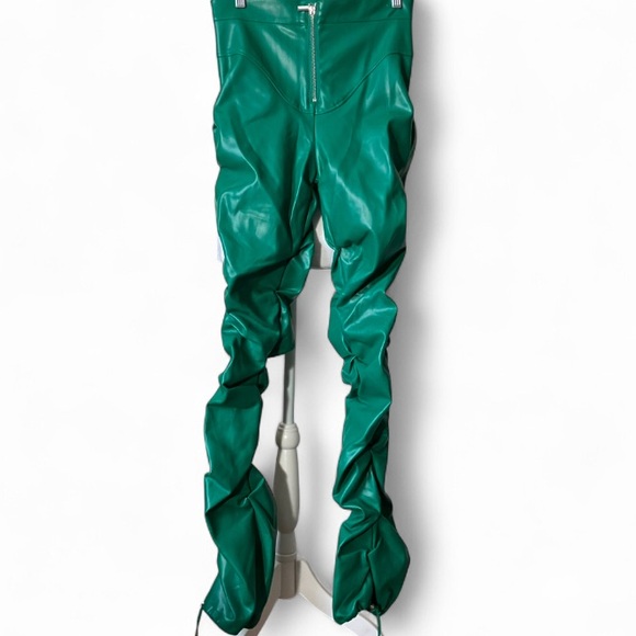 Maniere De Voir Vibrant Emerald Green Tacked Vegan Leather Flared Trousers US 6 - Picture 4 of 15